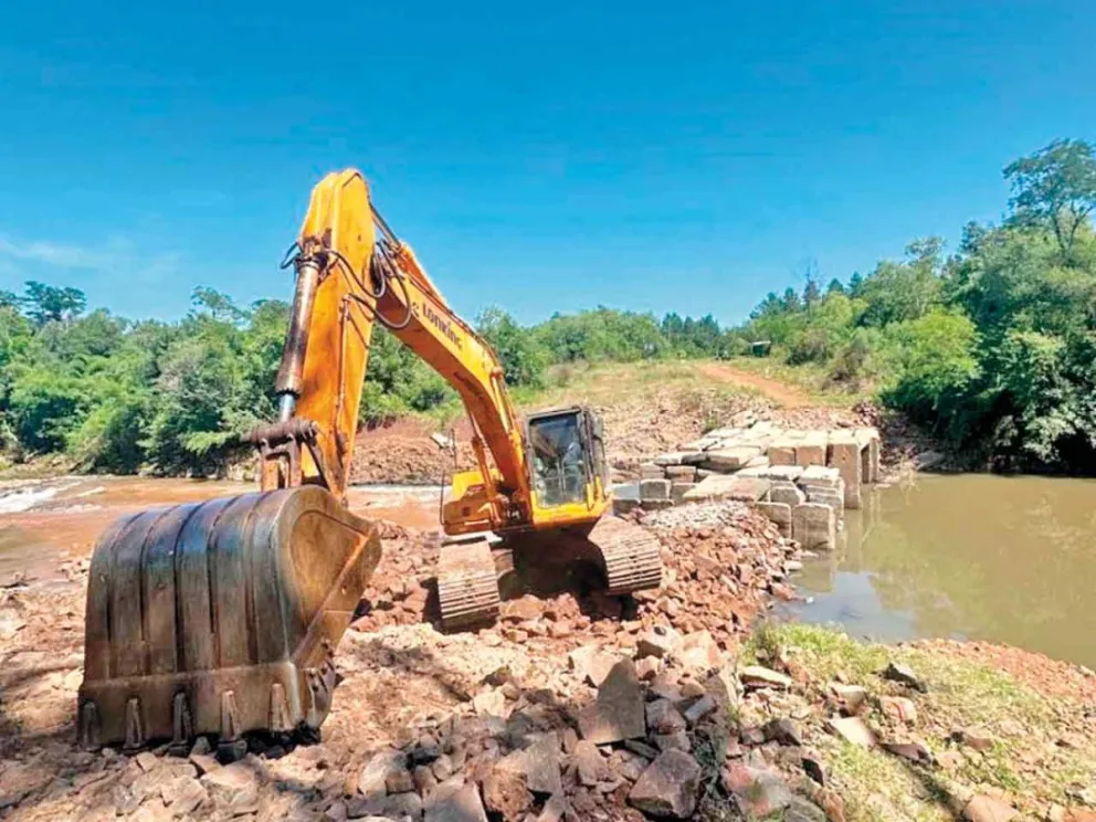  Limpieza del cauce con extracción de estructuras dañadas