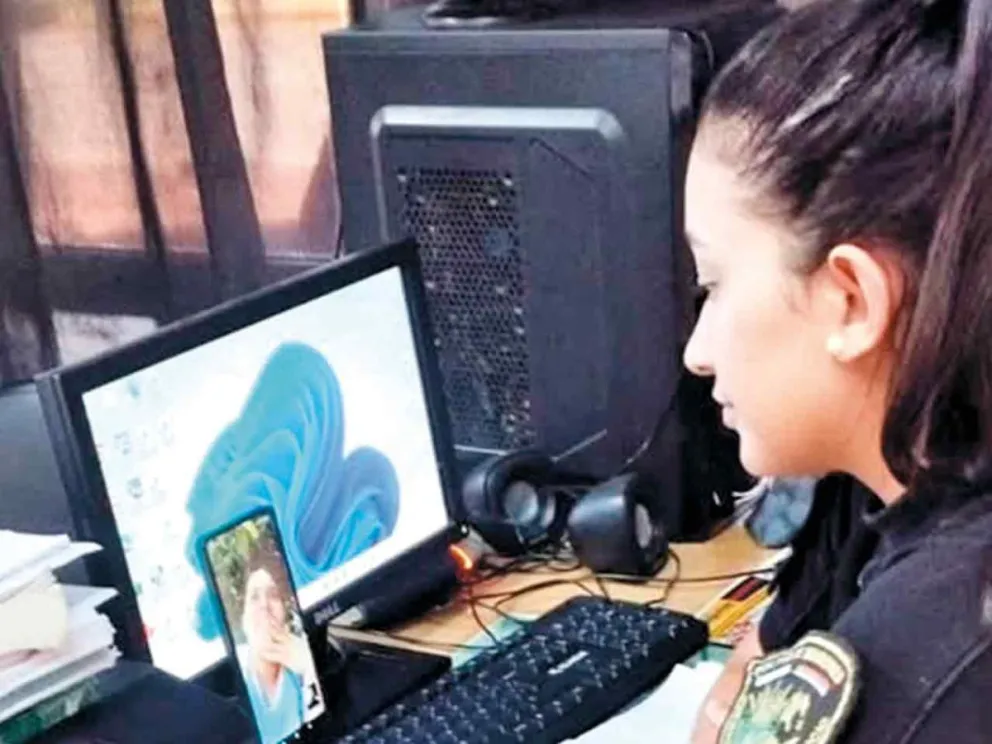 Se comunicaron por videollamada  