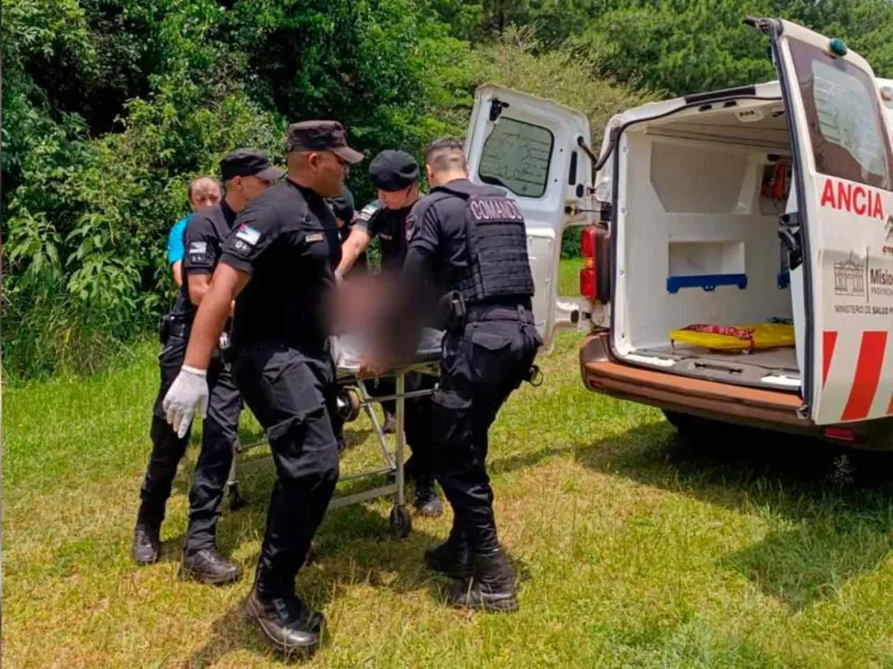 Asistido por personal policial y médico