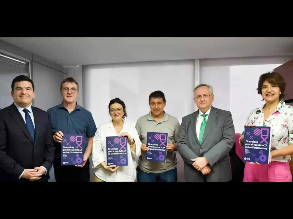 Martín Cesino y miembros de la ONG