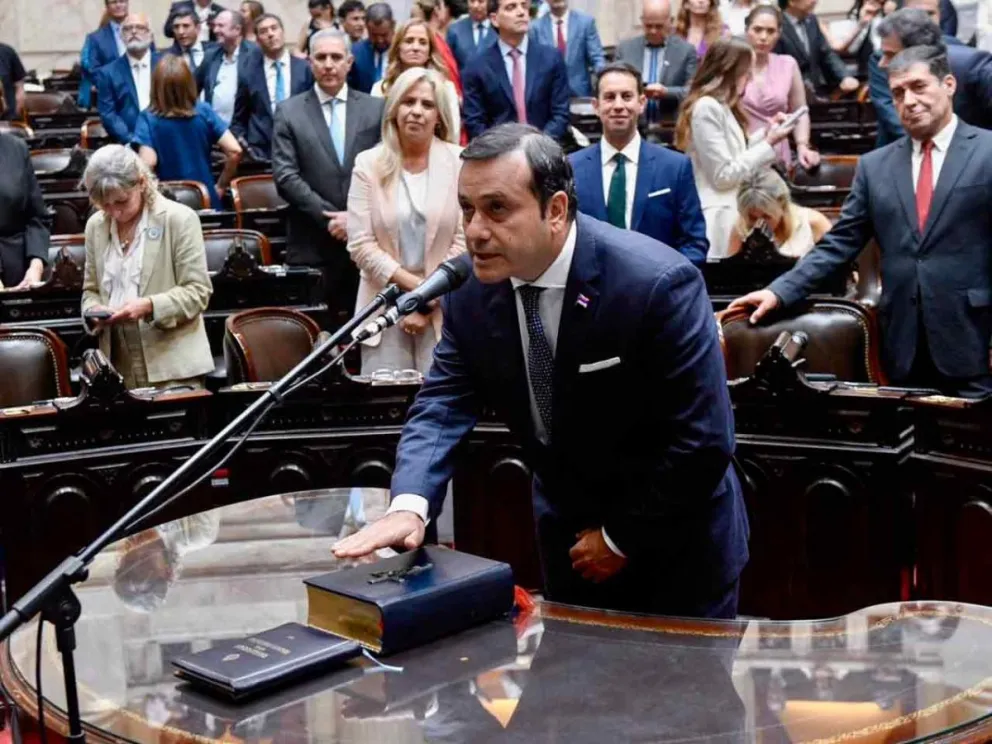 Momento de la jura de Oscar Herrera Ahuad