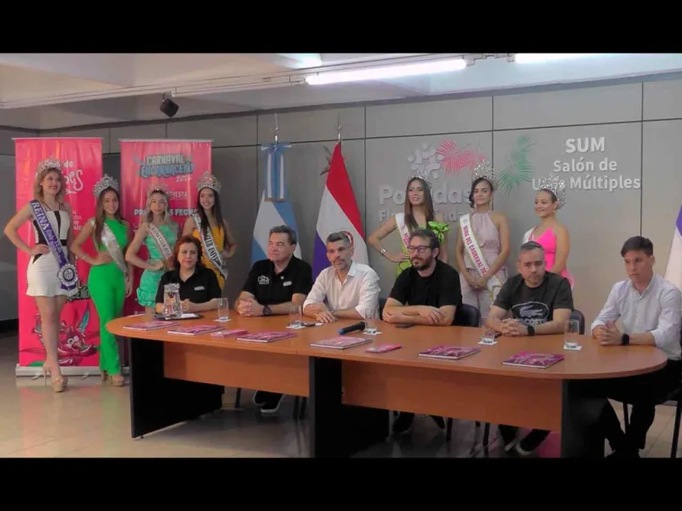 Autoridades en el pre-lanzamiento oficial