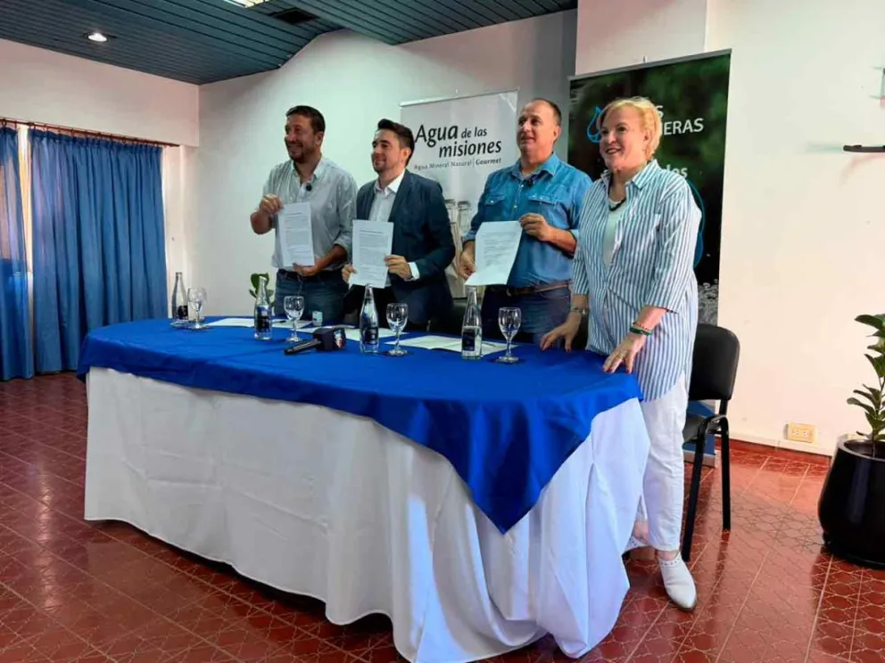 Momento de la firma del convenio colaboración