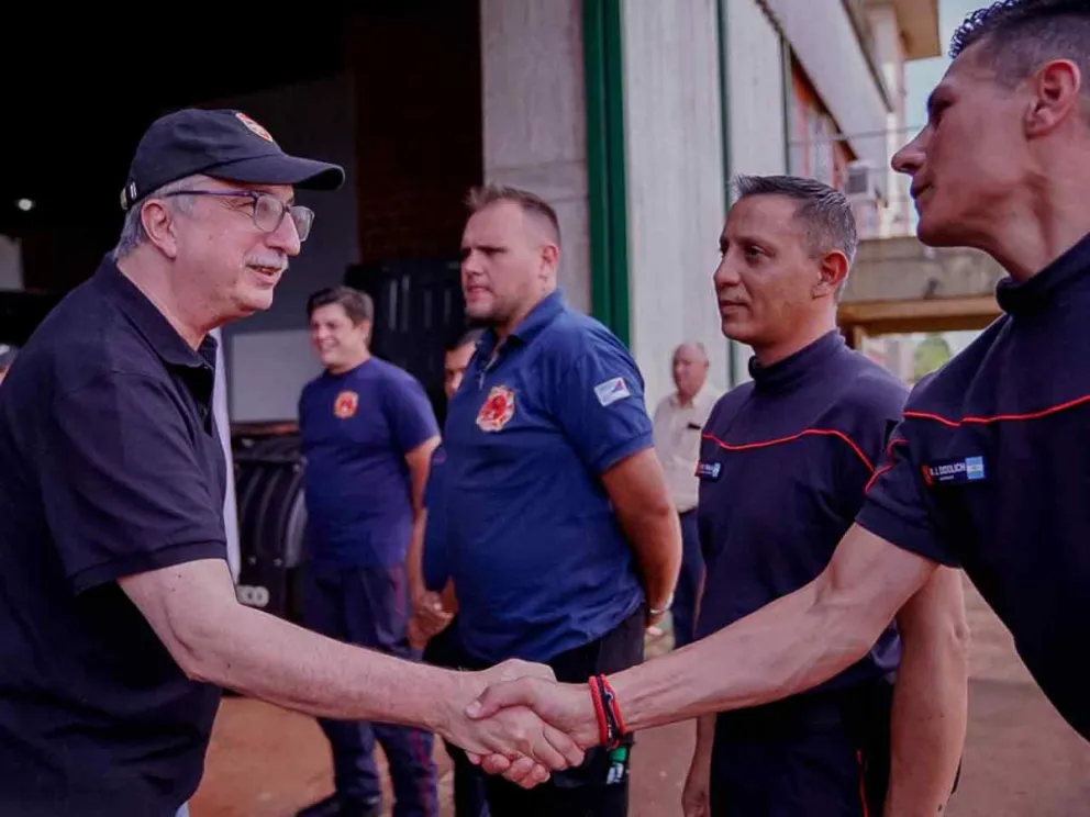 El Gobernador, cordial durante la entrega