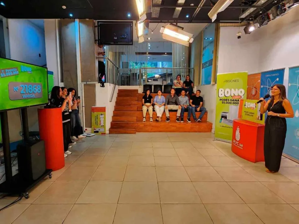 Héctor Rojas Decut y funcionarios en el sorteo