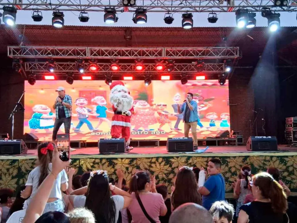 Con canciones, cuentos y Papá Noel