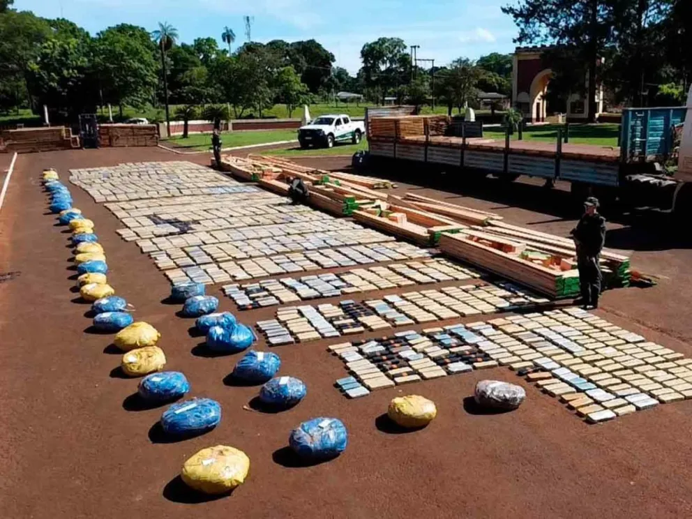 La droga estaba oculta en un camión con madera