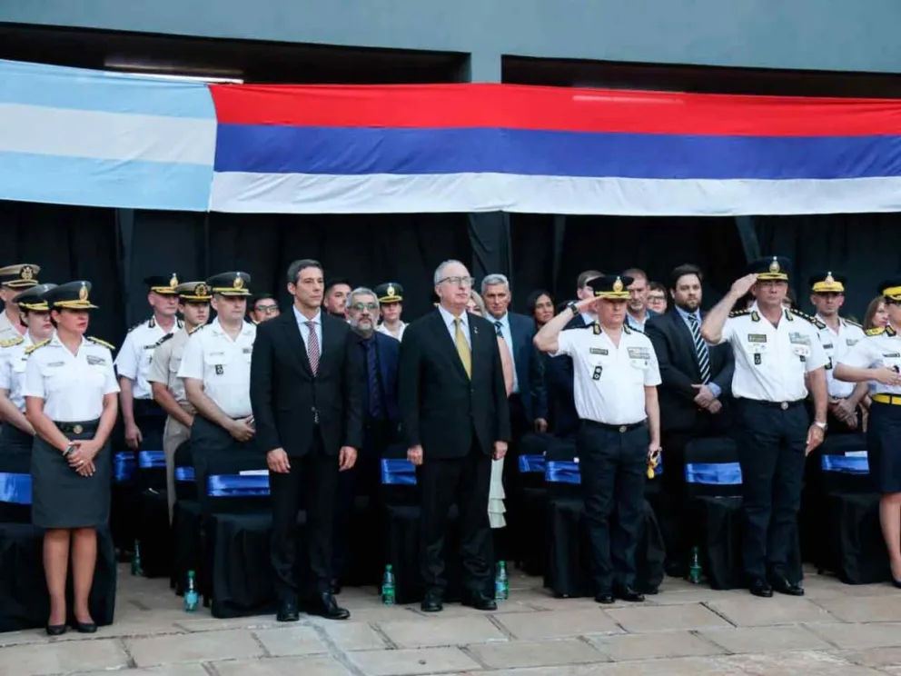 El Gobernador, Pérez y la Plana Mayor 