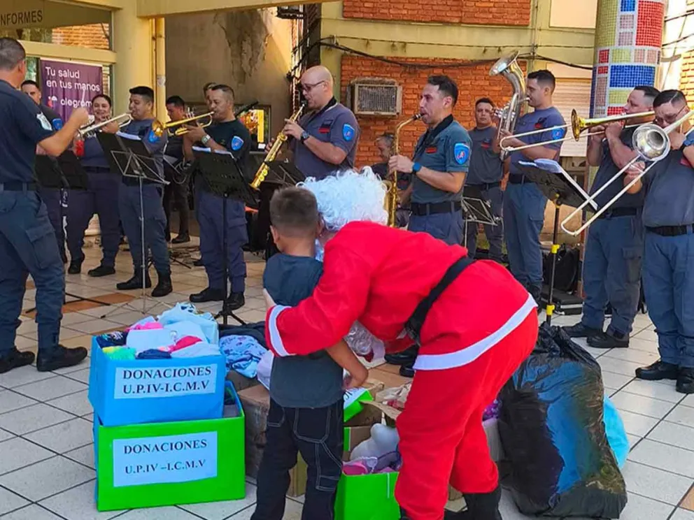 Interpretaron villancicos y repartieron regalos