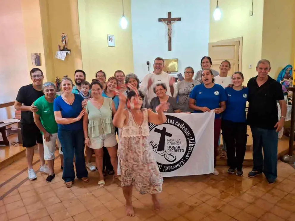 El Padre Daniel junto a los feligreses