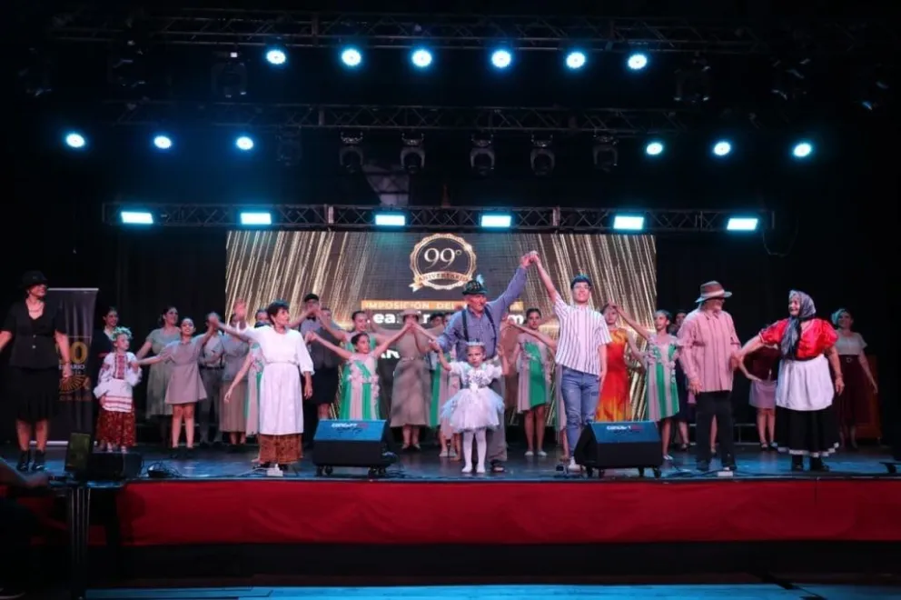 Emotivo acto de historia y futuro