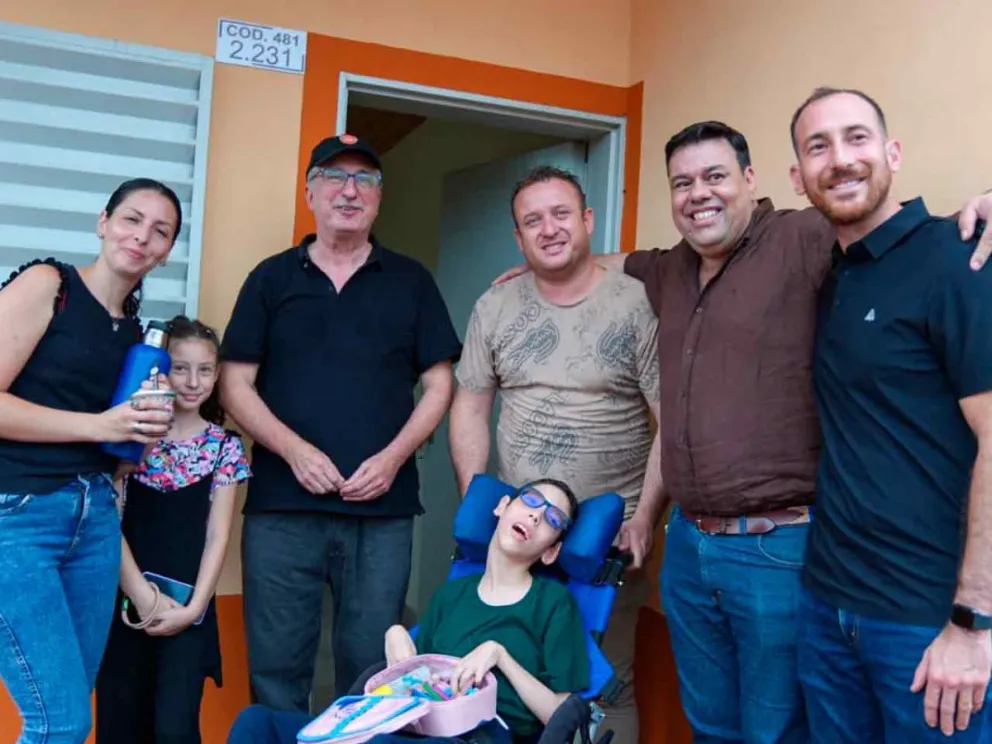El Gobernador visitó a familias beneficiarias en Oberá