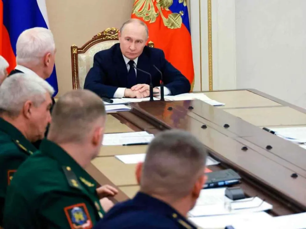 Vladímir Putin reunido con miembros del Ejército