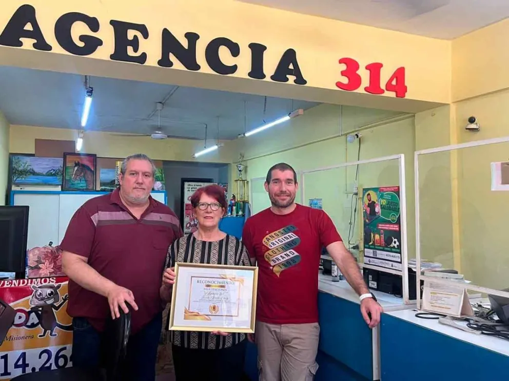 Homenaje del IPlyC a los agencieros