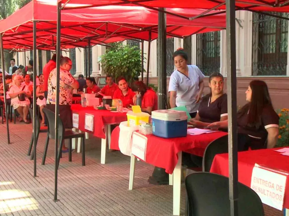 Brindó servicios de laboratorio y enfermería