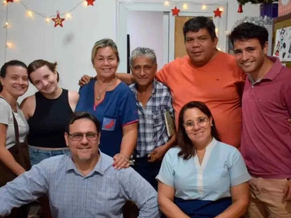 César Mendoza y trabajadores del nosocomio