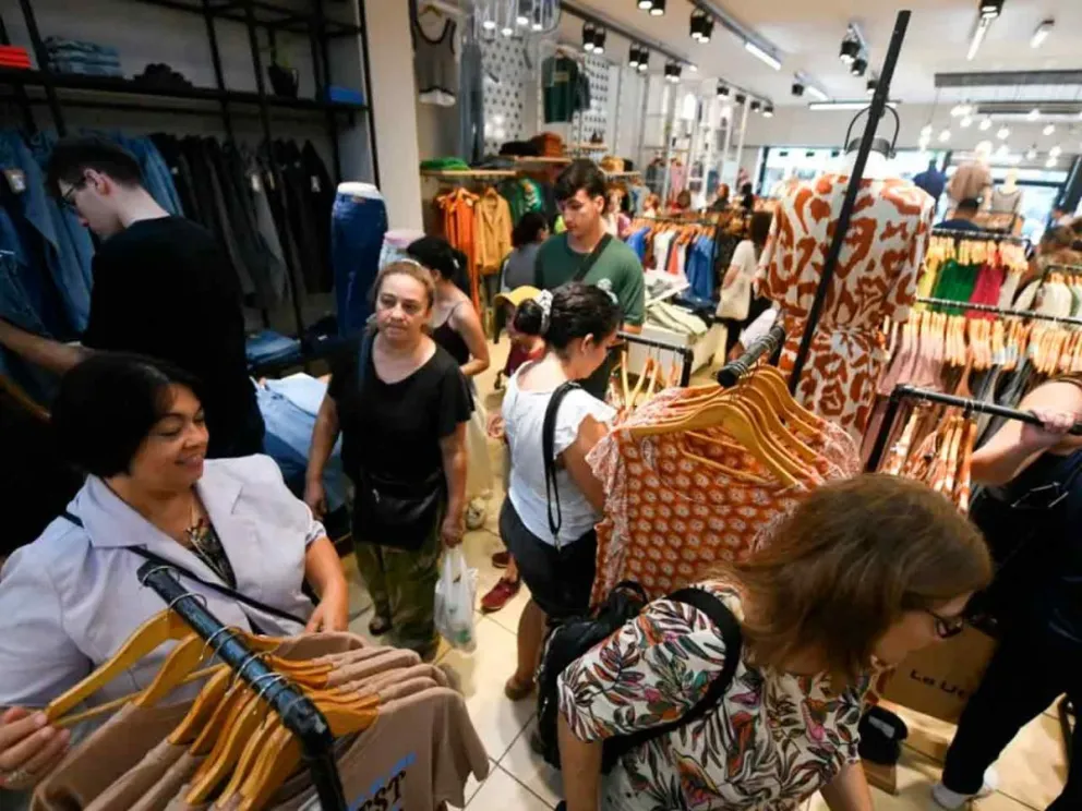 Beneficia a comerciantes y consumidores