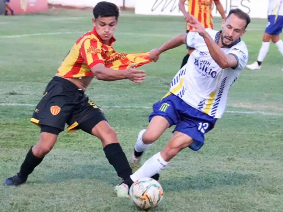 El jugador de la Tierra Colorada se desempeña como volante