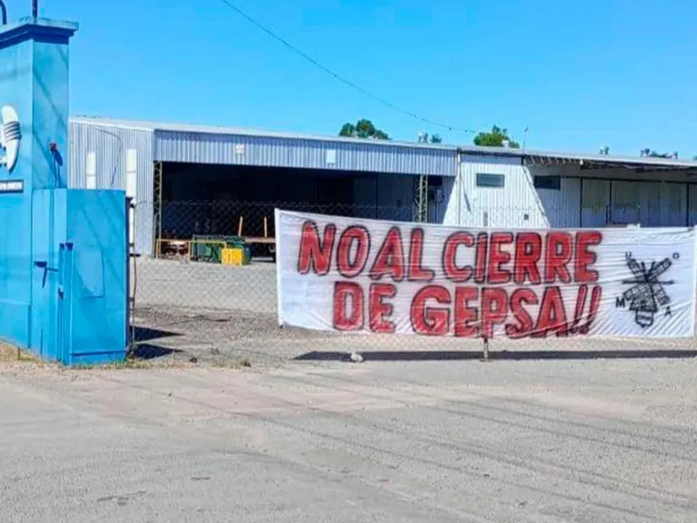 Reclaman salarios impagos