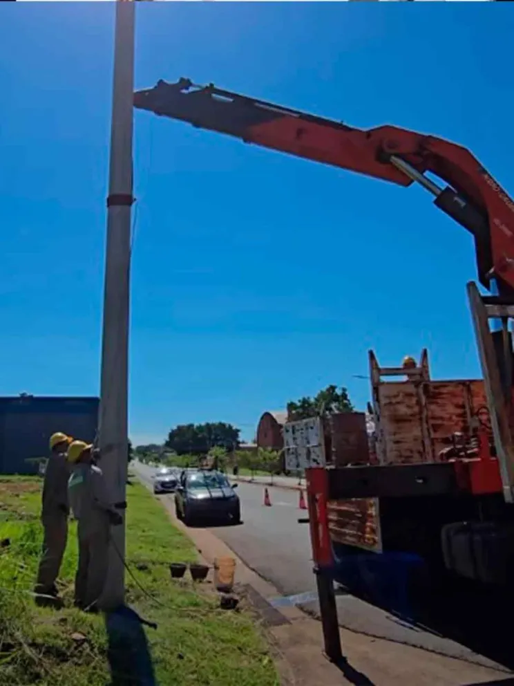 Instaló nuevas columnas de hormigón