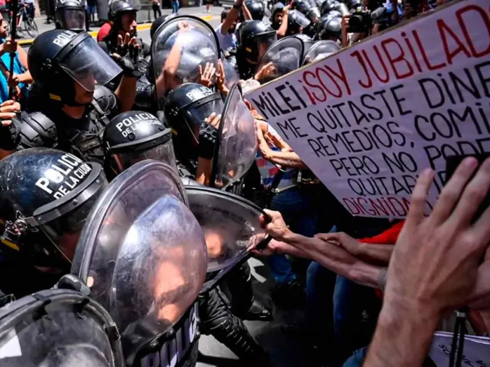 Adultos mayores: el sector social más castigado