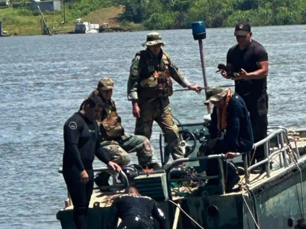  Buzos de la DIvisión Rescate y personal de Prefectura