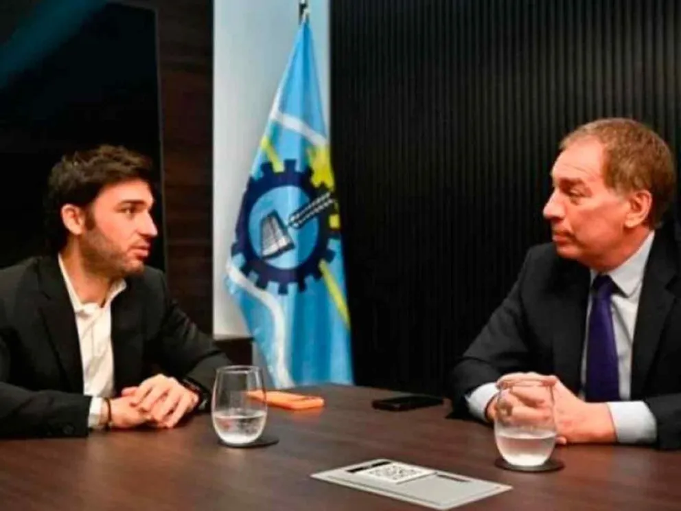 Santilli dialogó ayer con Ignacio Torres