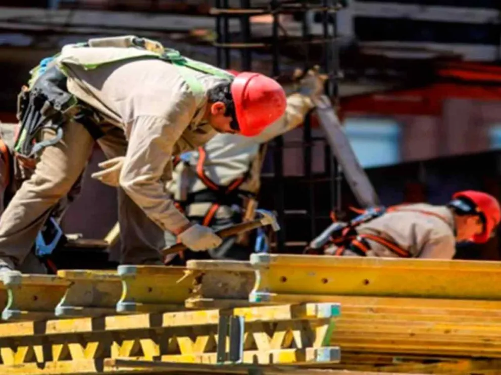 Según REM del Banco Central y la consultora LCG