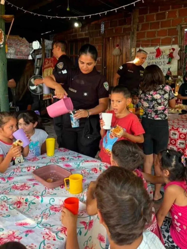 Jornada especial con la visita de uniformados