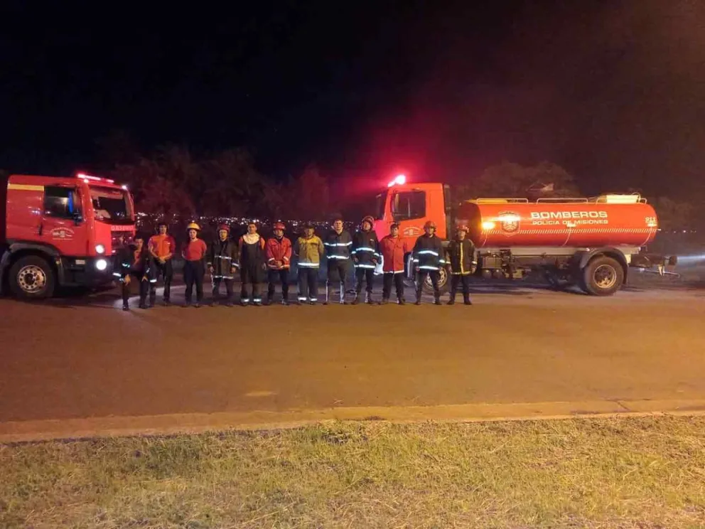 Efectivos de la División Bomberos de Misiones