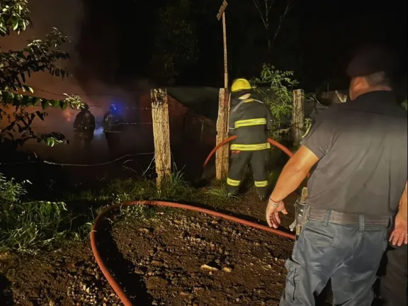 Caá Yarí: una vivienda quedó reducida a cenizas tras un incendio en ...
