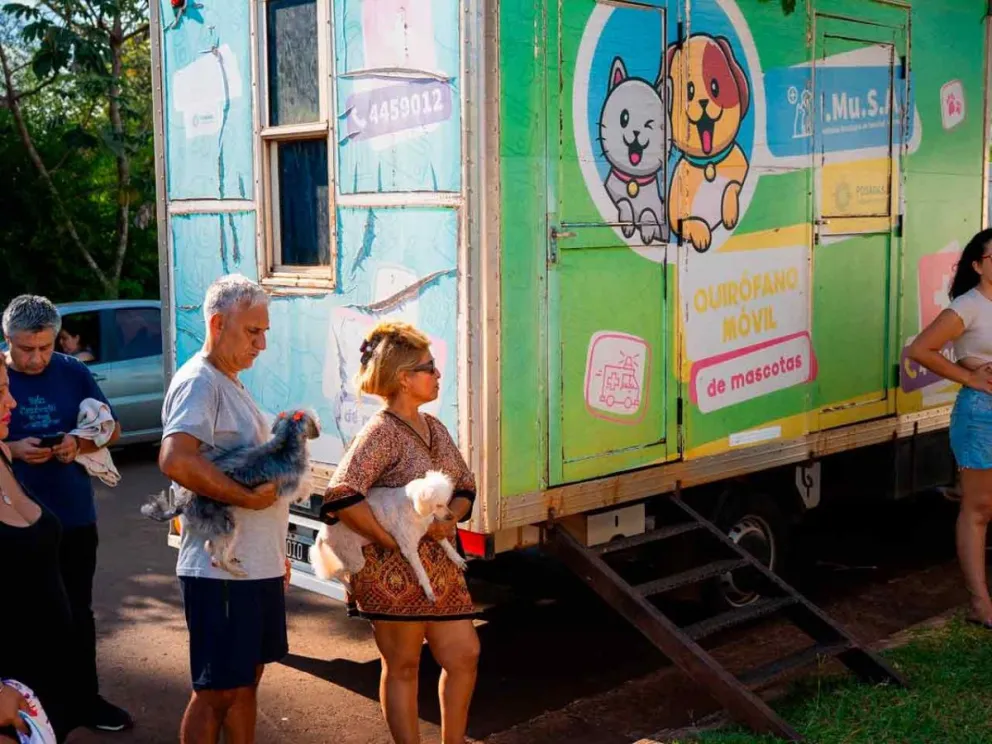 El quirófano móvil del IMuSA en el barrio