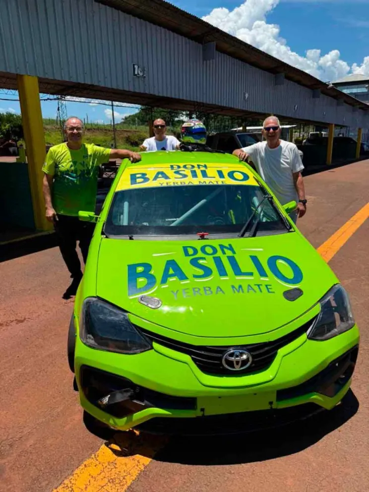 El piloto y el equipo, en la 3ª jornada de ensayos