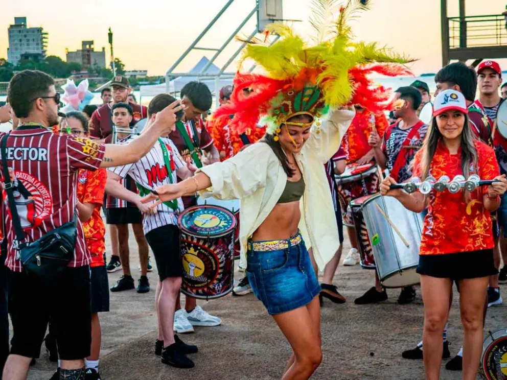 Comparsas de distintos puntos de Misiones desplegaron todo su talento el viernes