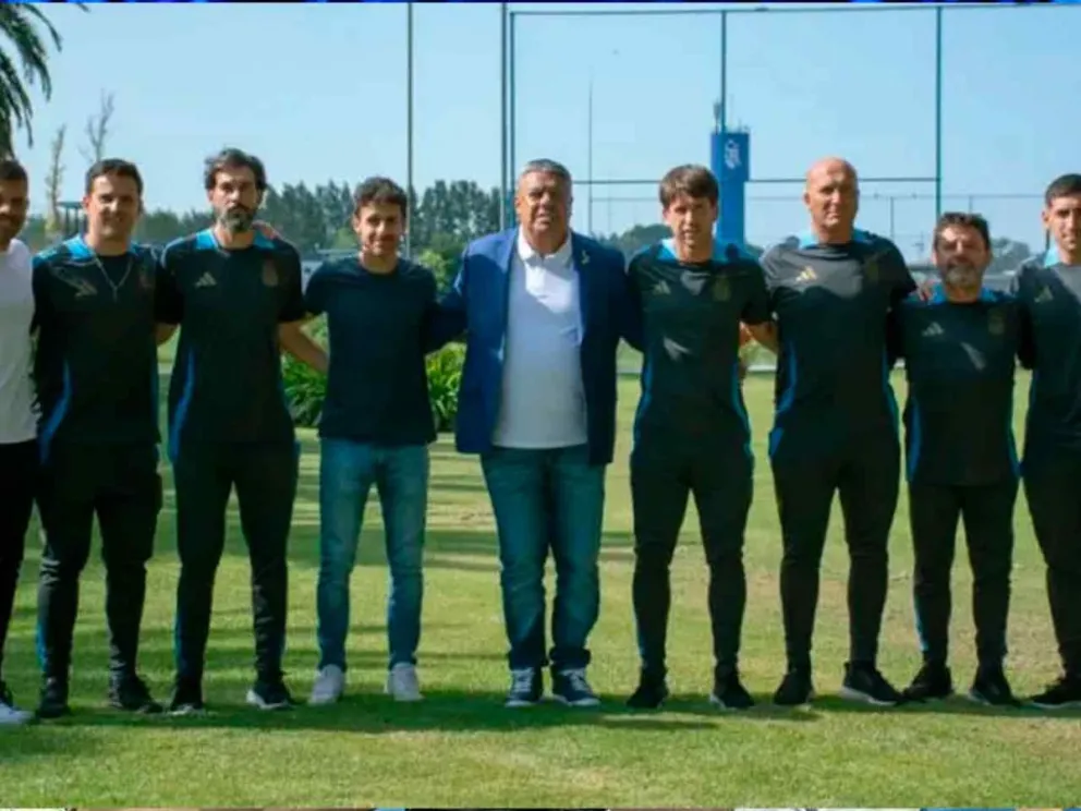 Claudio Tapia y los cuerpos técnicos que continúan