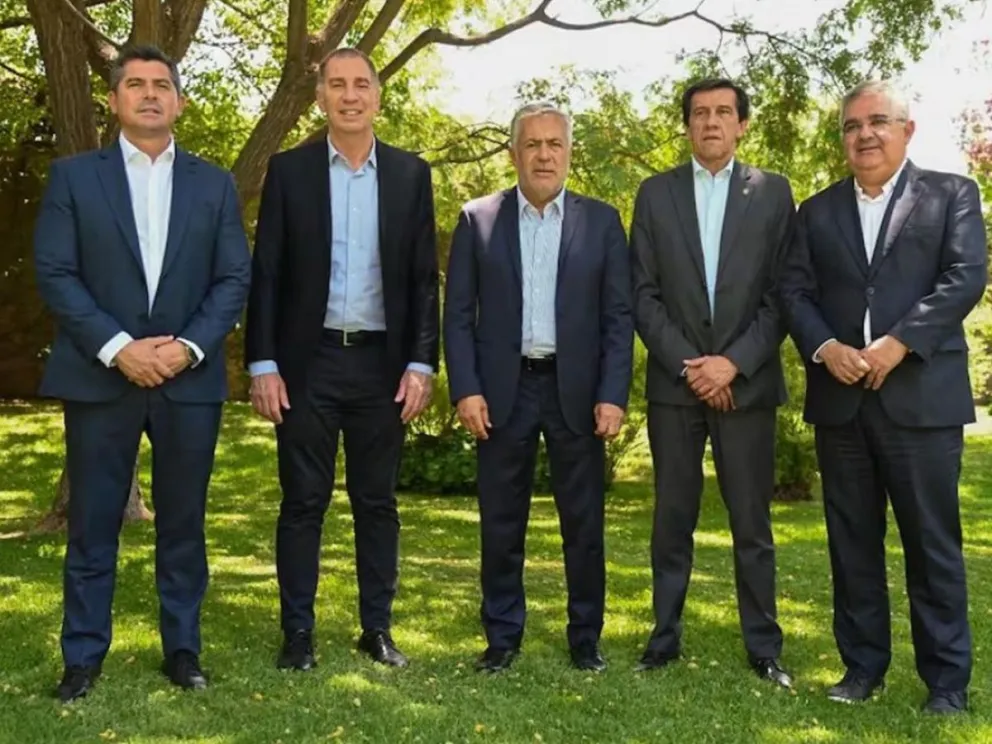 Diego Santilli junto a gobernadores 