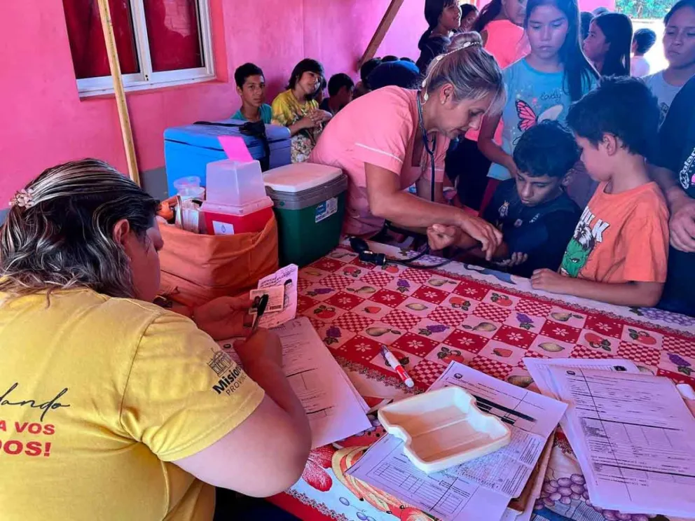 Completan fíchas médicas escolares