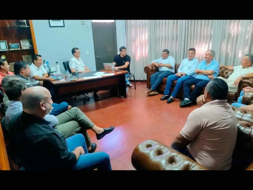 Reunión de intendentes y representantes tabacaleros 