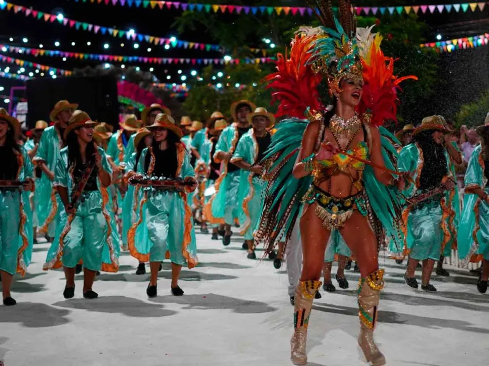 Fiestas carnestolendas con identidad, ritmo y brillo