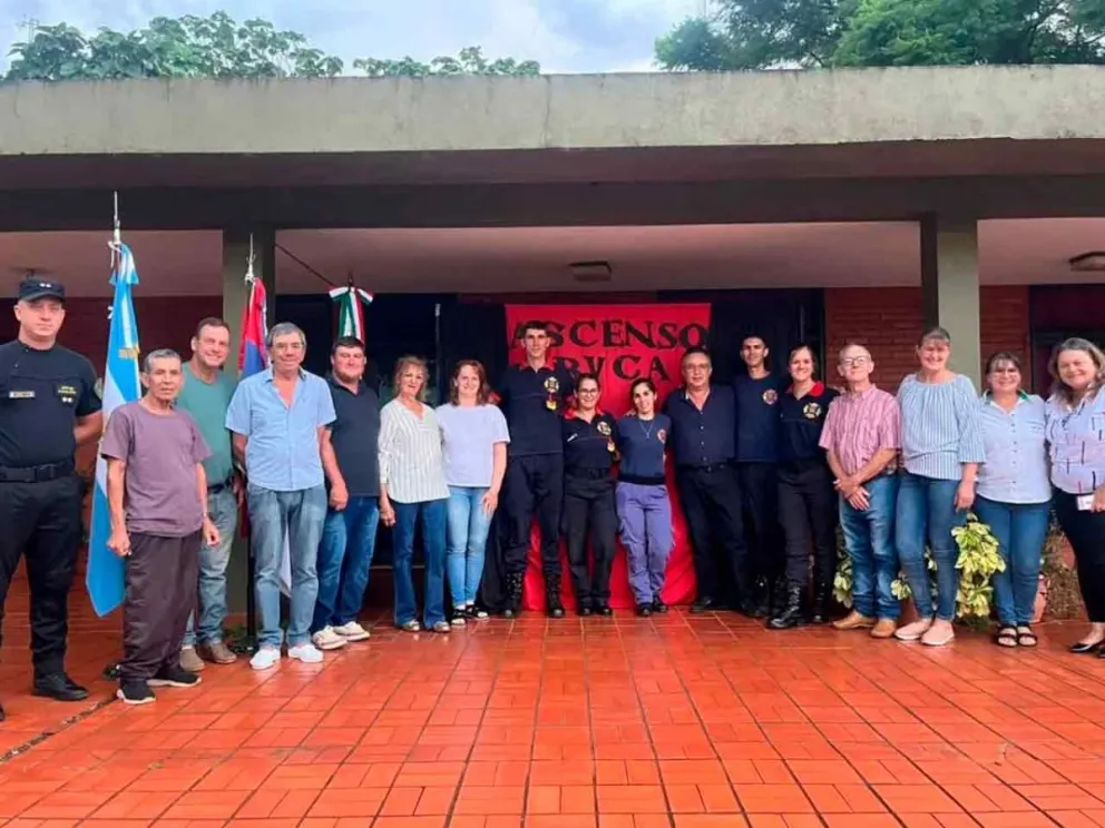 Emotivo acto frente al cuartel local