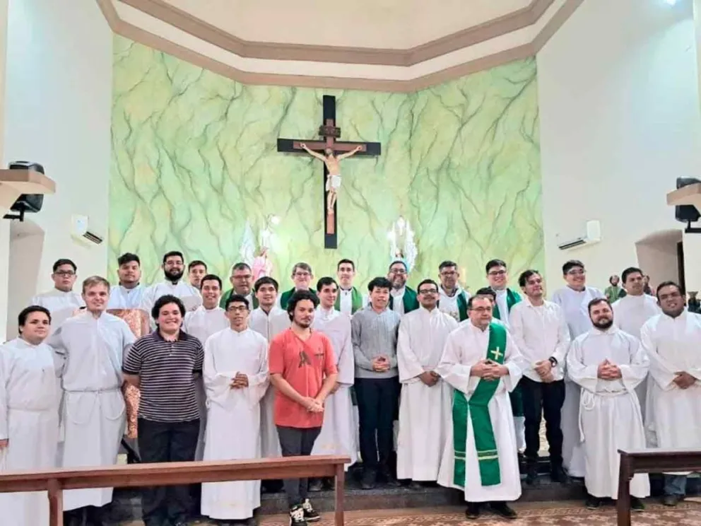 Recorren los barrios llevando mensajes de fe