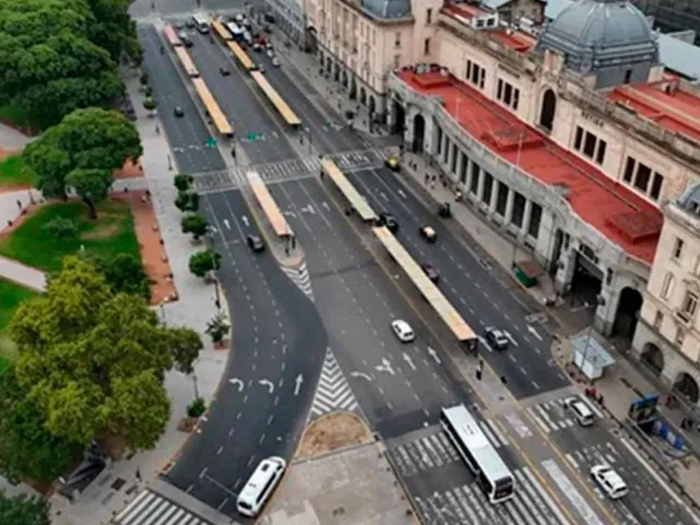 Alto impacto: escena de una ciudad sin actividad