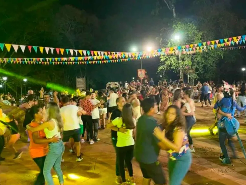 Una multitud colmó la Plaza de La Hermandad