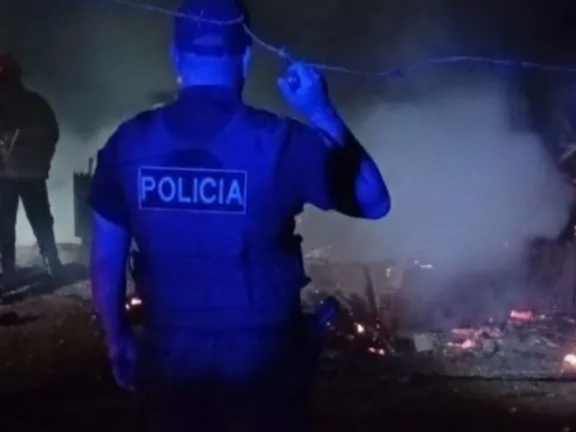 Voraz incendio redujo a cenizas una vivienda en Eldorado | Diario ...