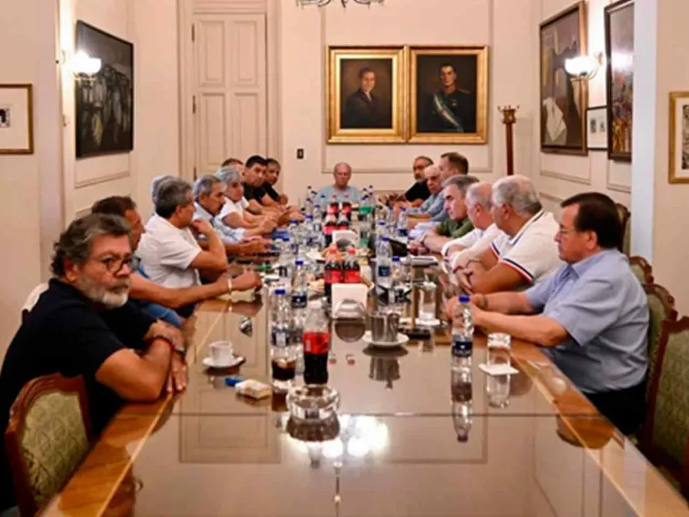 Los principales gremios decidieron detener las protestas