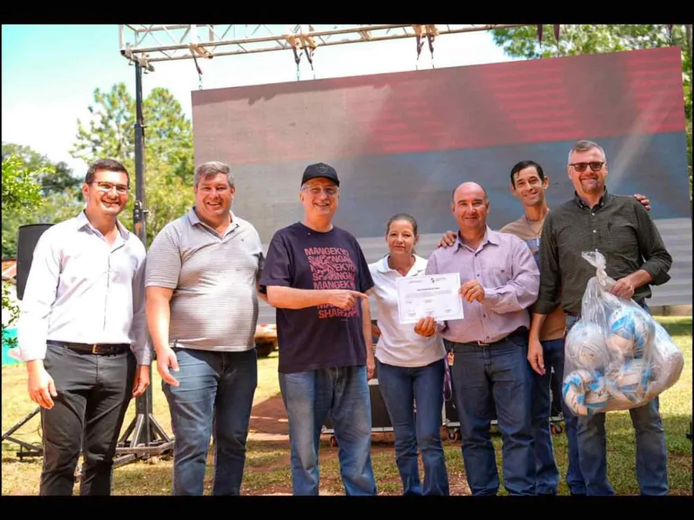 El Gobernador encabezó la entrega de recursos 