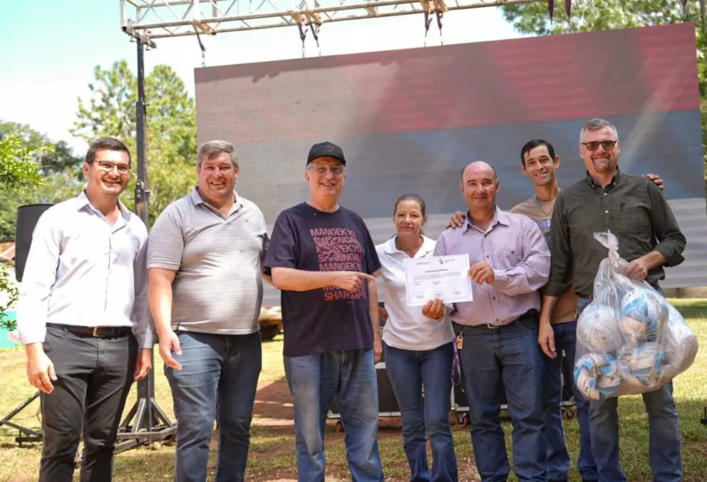 El Gobernador encabezó la entrega de recursos 