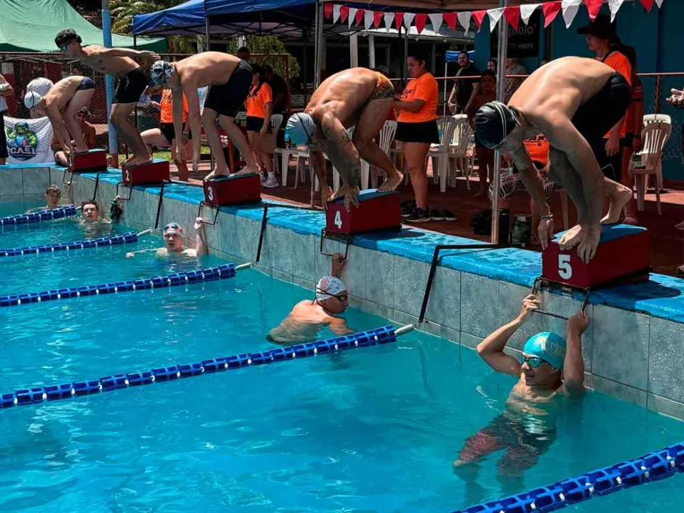 Participan 180 nadadores