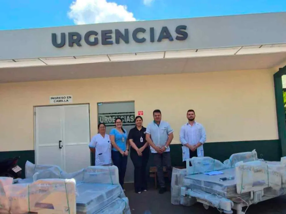 Entrega de 12 camas para el Departamento Itapúa
