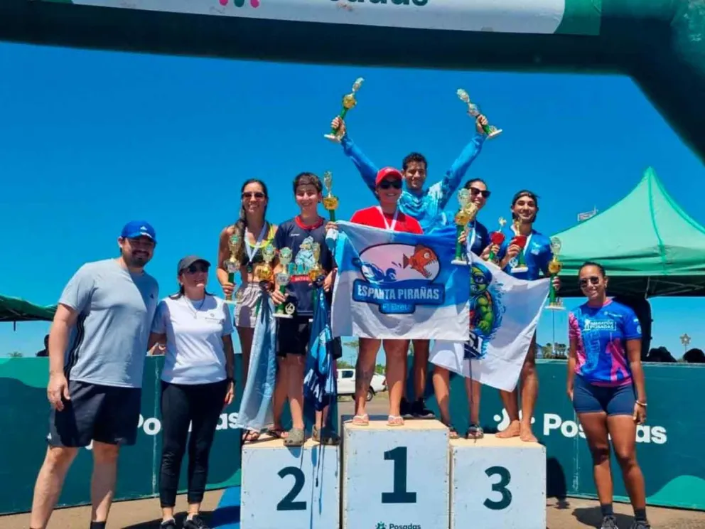 Los ganadores recibieron sus trofeos